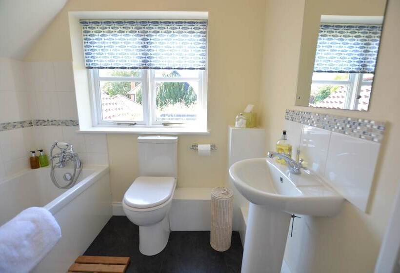 הוסטל The Dolphin Inn