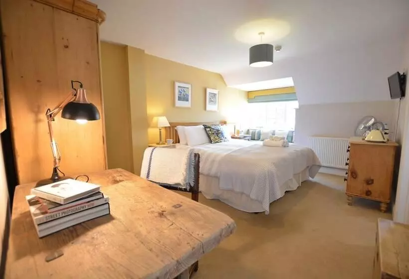 Retkeilymaja The Dolphin Inn