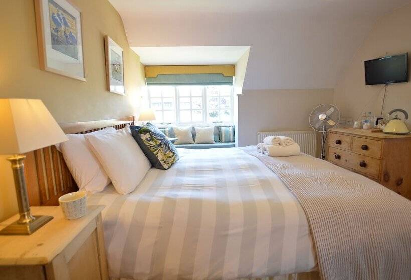 הוסטל The Dolphin Inn