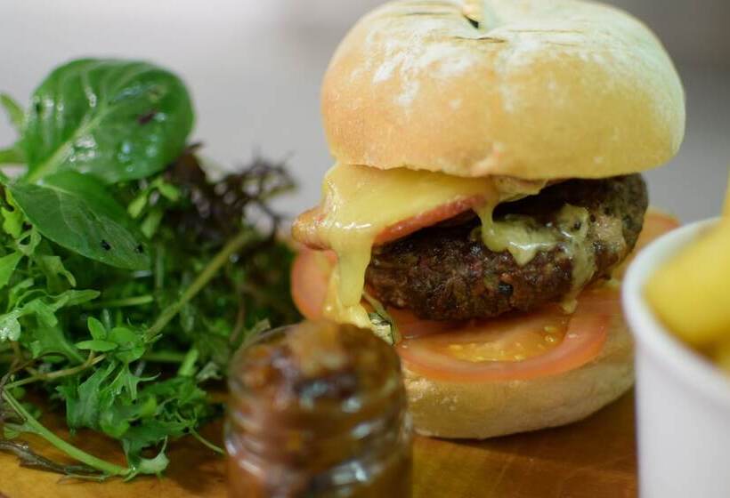 הוסטל The Dolphin Inn