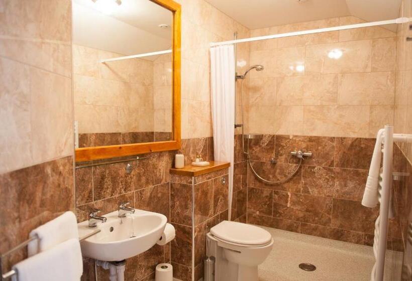 فندق صغير The Little Crown Inn