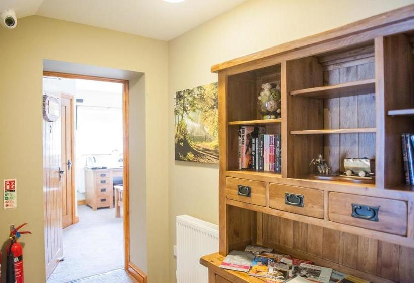 فندق صغير The Little Crown Inn