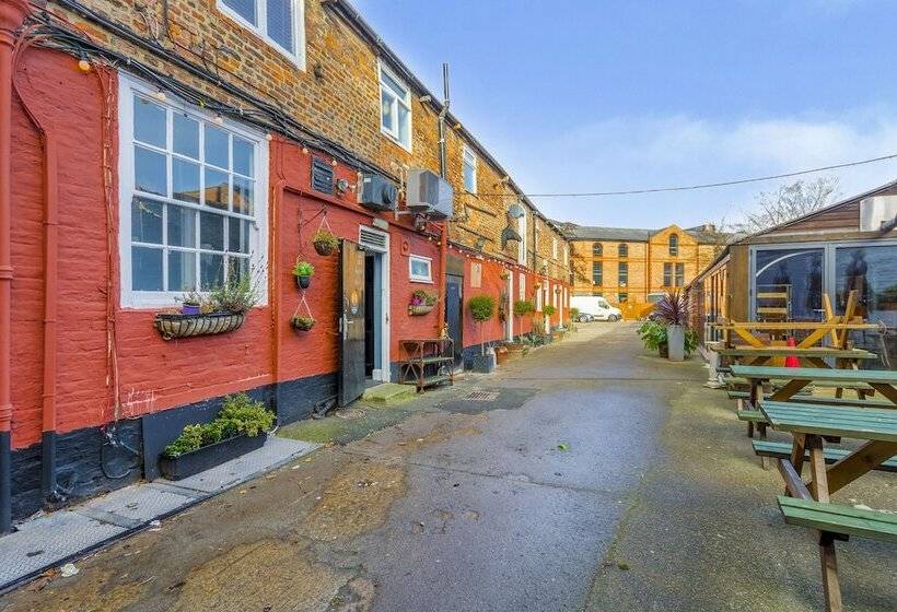 فندق صغير The Watergate Inn