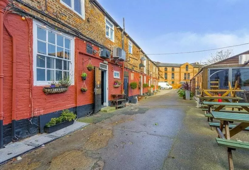 ユースホステル The Watergate Inn