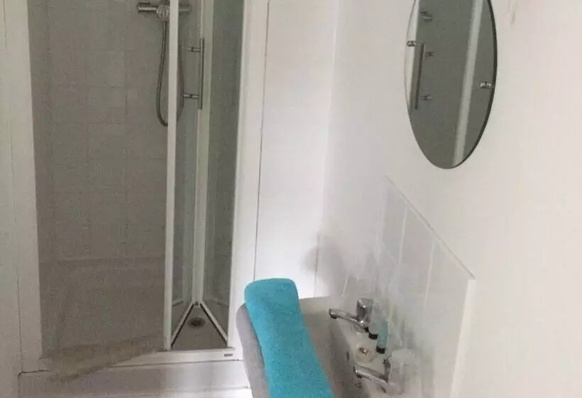 ユースホステル The Watergate Inn