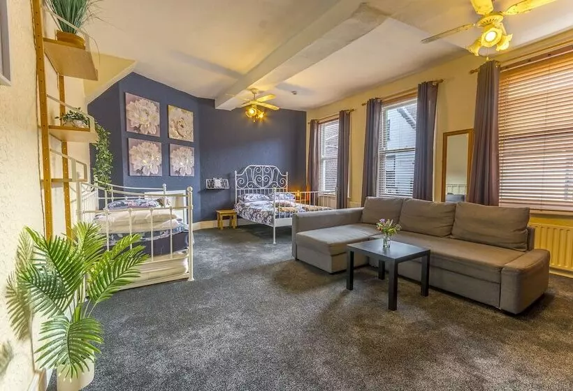 ユースホステル The Watergate Inn