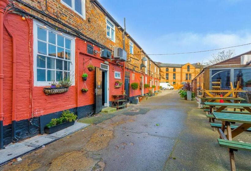 فندق صغير The Watergate Inn