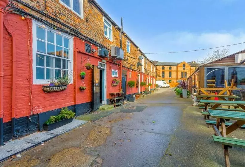 ユースホステル The Watergate Inn