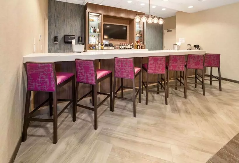 ホテル Home2 Suites By Hilton Newark Airport