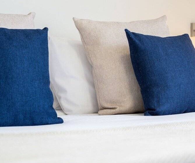 פנסיון Inn For All Seasons