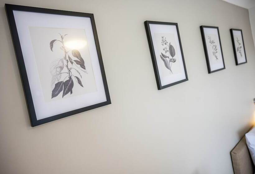 פנסיון Inn For All Seasons