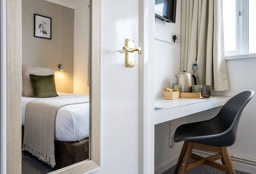 פנסיון Inn For All Seasons