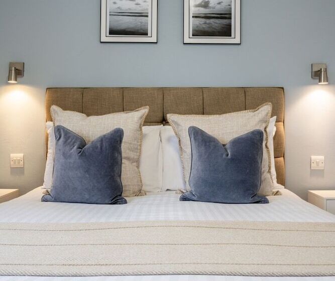 פנסיון Inn For All Seasons