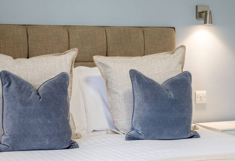 פנסיון Inn For All Seasons