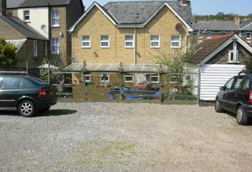 بنسيون Longfield Guest House