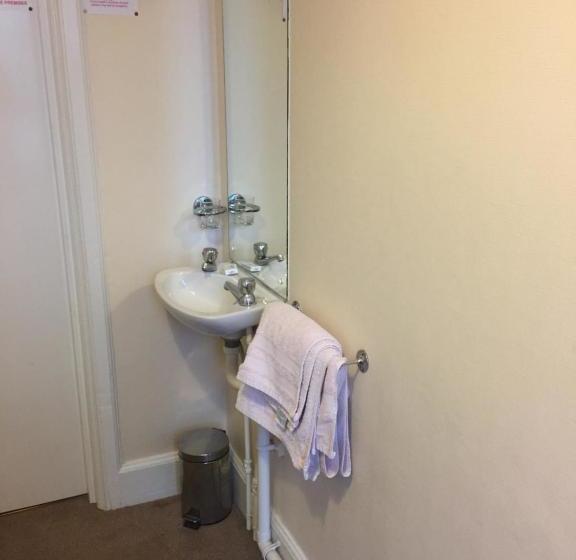 بنسيون Longfield Guest House