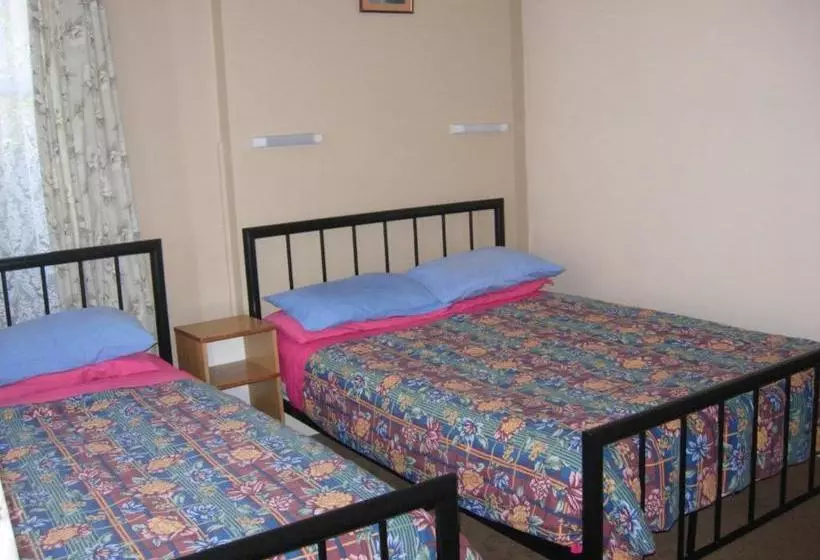 Majatalo Longfield Guest House