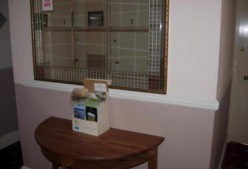 بنسيون Longfield Guest House