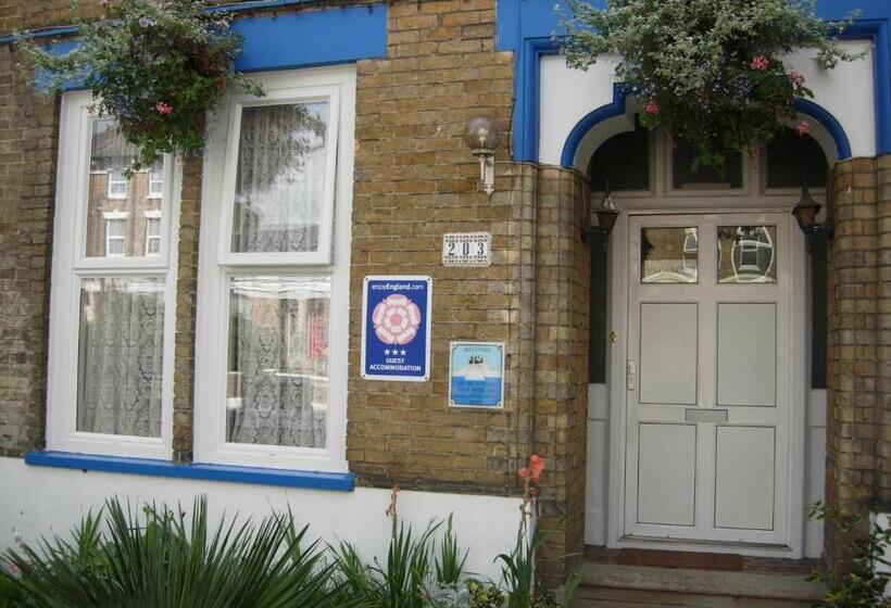 بنسيون Longfield Guest House