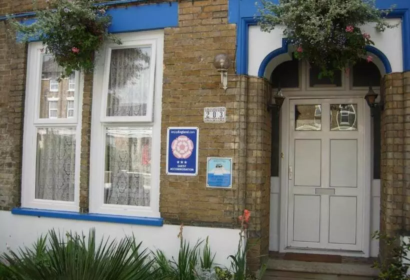 Majatalo Longfield Guest House