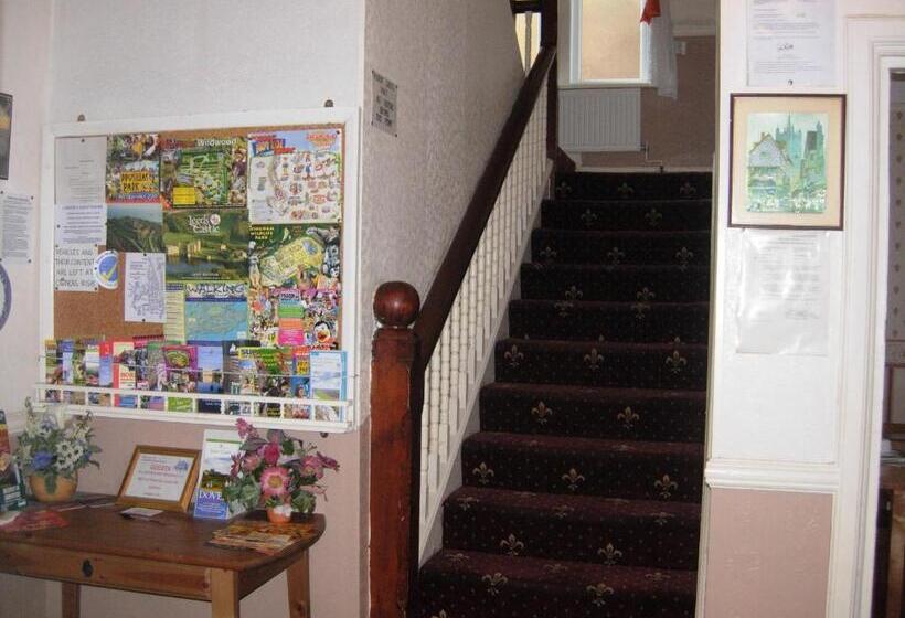 بنسيون Longfield Guest House