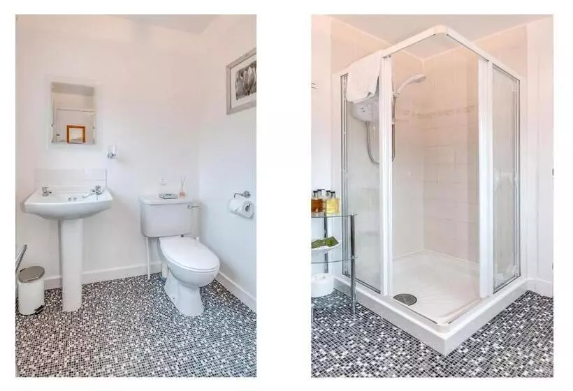 Majatalo Stables Guest House