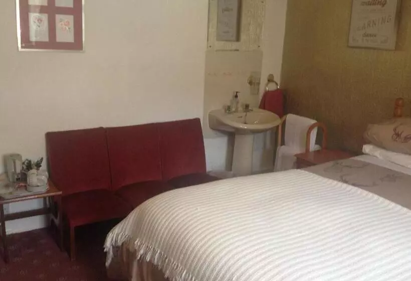 Majatalo Tanglin Guest House