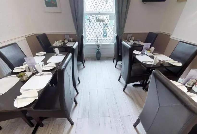 ペンション The Tudor Guest House