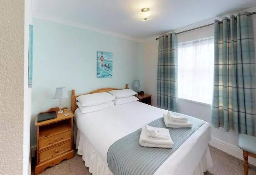 ペンション The Tudor Guest House