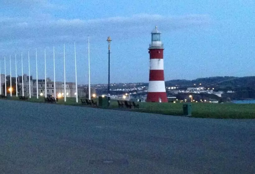 ペンション The Tudor Guest House