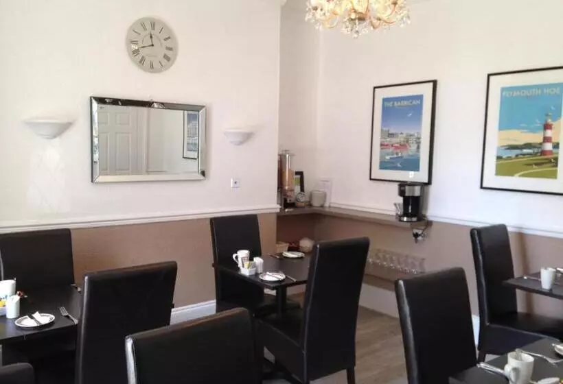 ペンション The Tudor Guest House