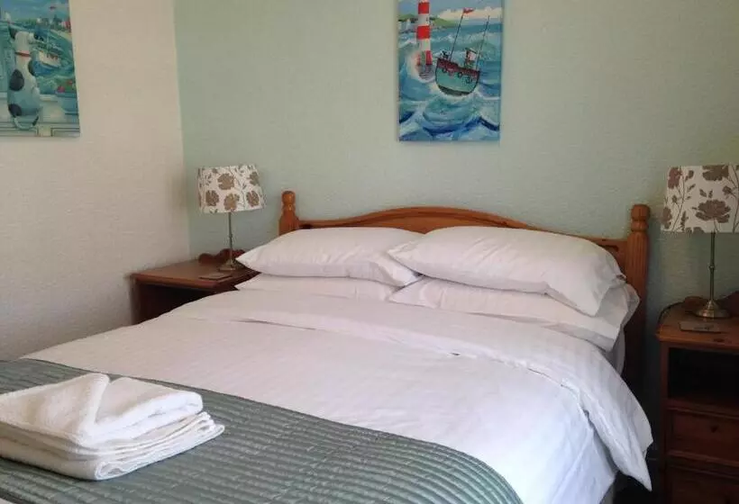 ペンション The Tudor Guest House