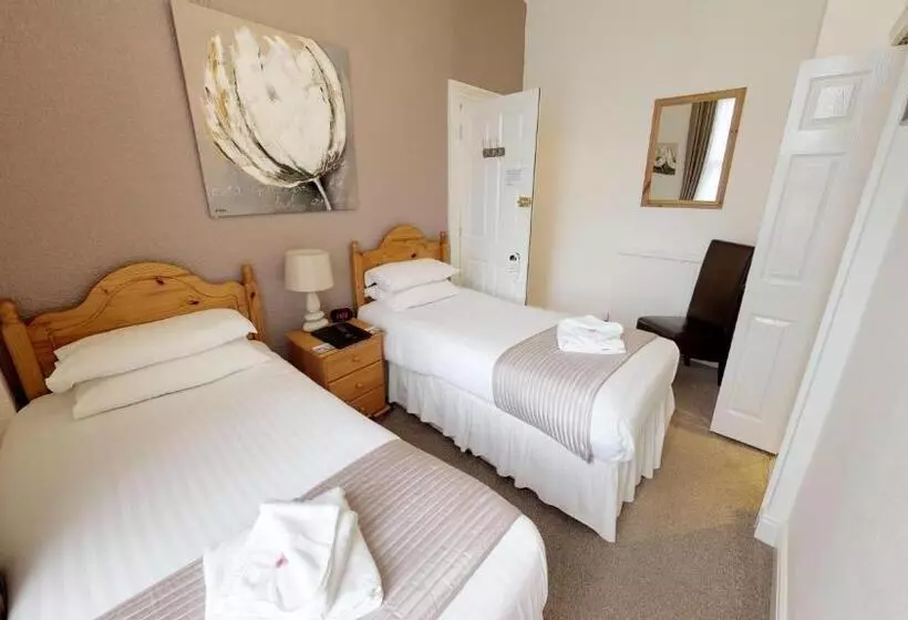 ペンション The Tudor Guest House