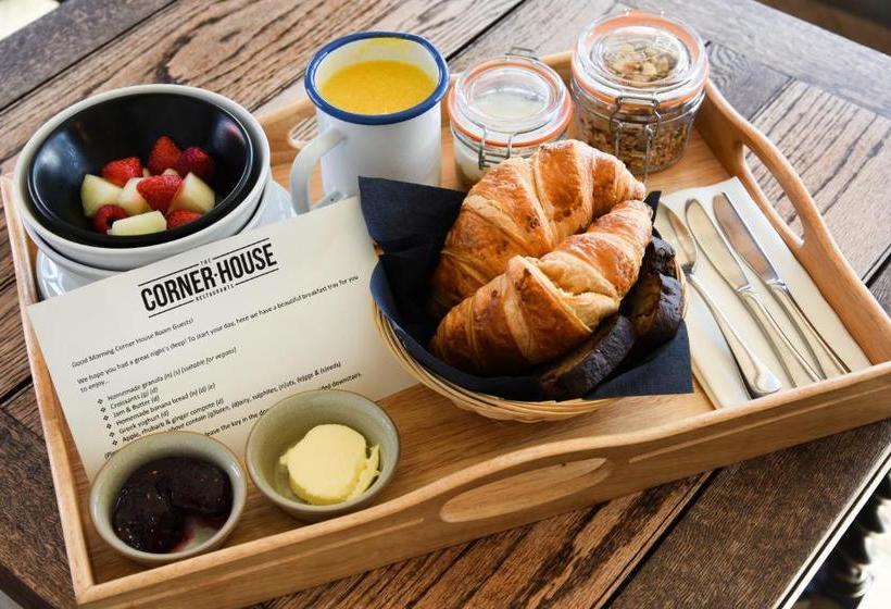 הוסטל The Corner House