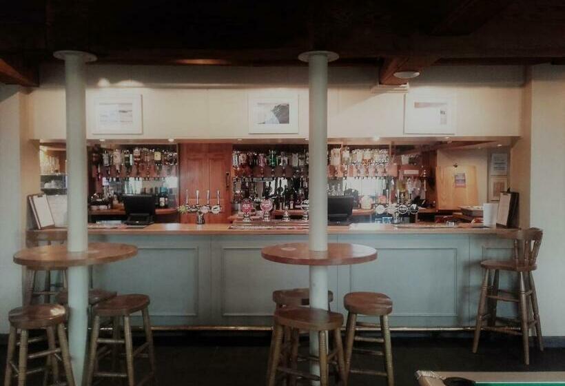 ユースホステル The Royal Inn