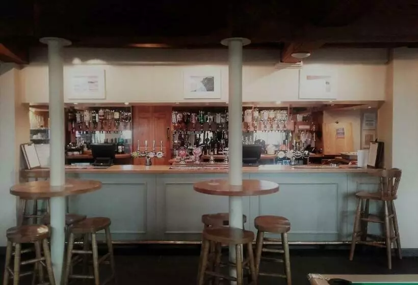 ユースホステル The Royal Inn