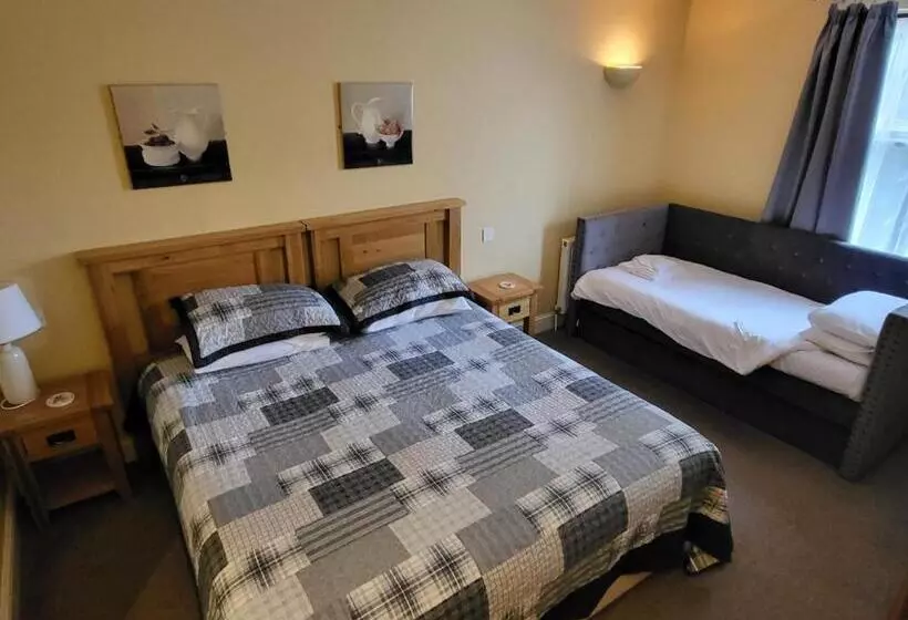 ユースホステル The Royal Inn