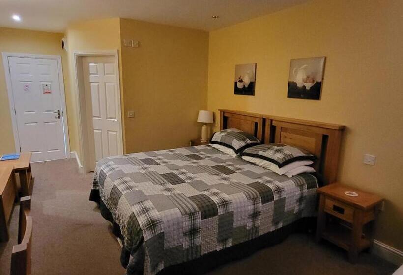 ユースホステル The Royal Inn