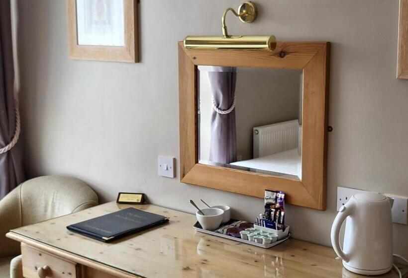 ユースホステル The Royal Inn