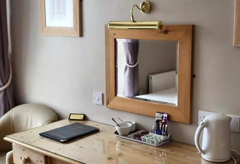 ユースホステル The Royal Inn