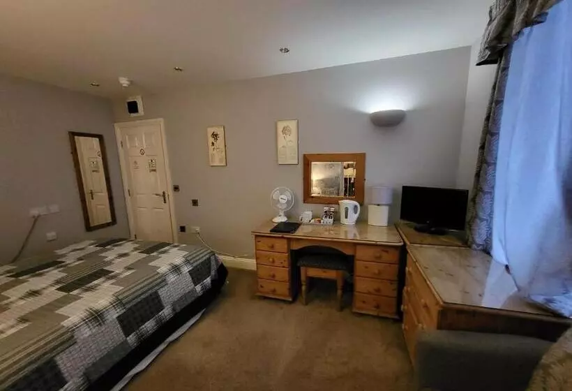 ユースホステル The Royal Inn