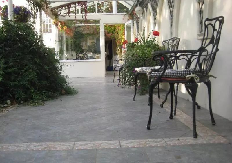 پانسیون Altonlea Lodge