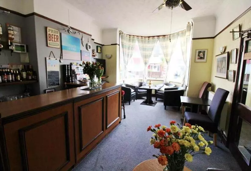 پانسیون Maluth Lodge