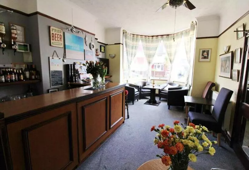 پانسیون Maluth Lodge