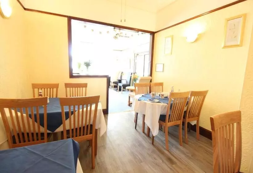 پانسیون Maluth Lodge