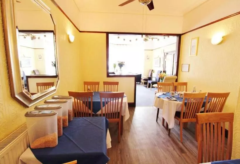 پانسیون Maluth Lodge