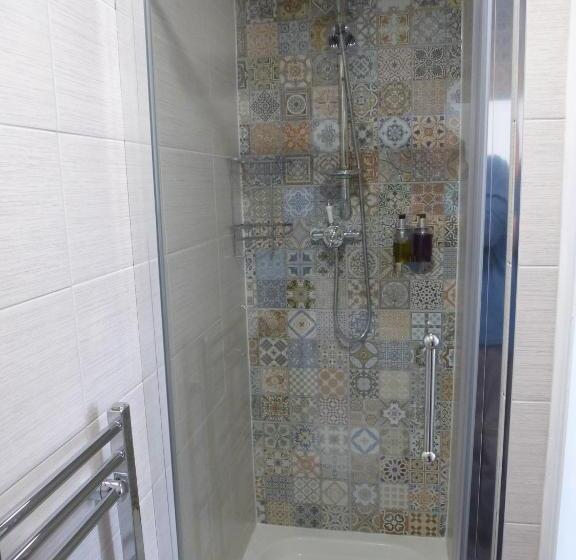 פנסיון The Kenmore Guest House