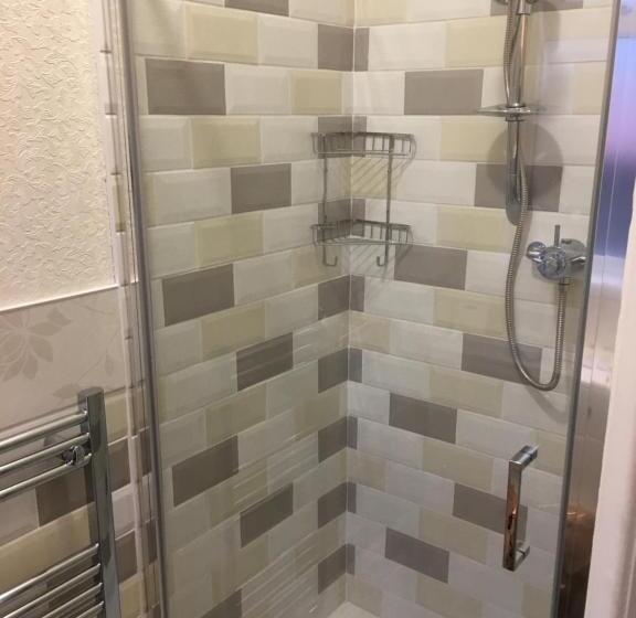 פנסיון The Kenmore Guest House