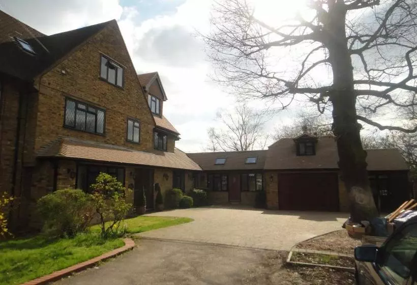پانسیون The Oaks Guest House