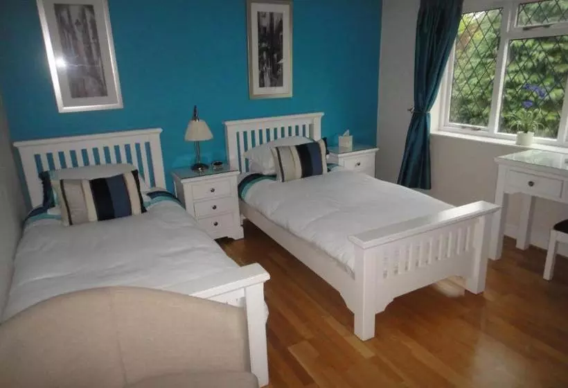 پانسیون The Oaks Guest House